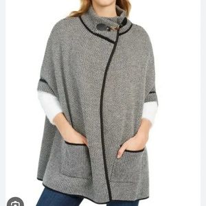 Cejon OSFM Riding Cape Capelet woven knot poncho, black and white, gold hardware